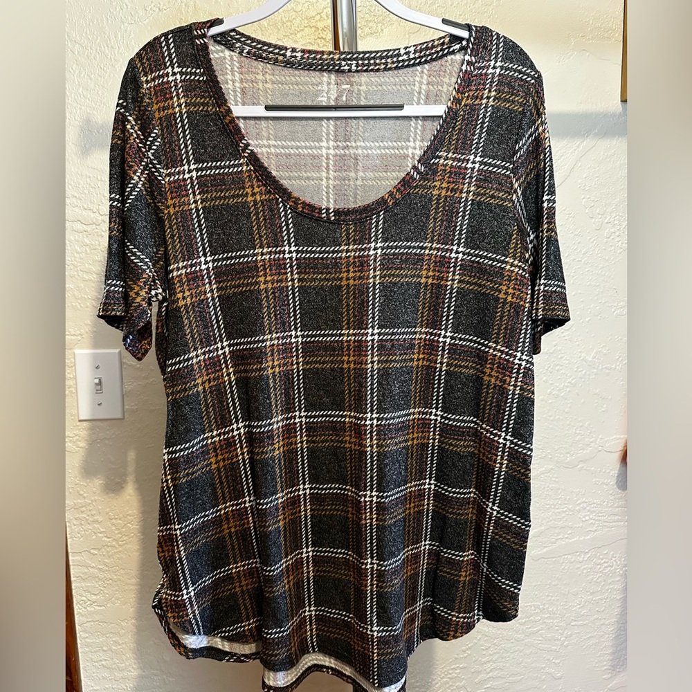 Women’s Plaid Scoop Neck Top - Black & Mustard